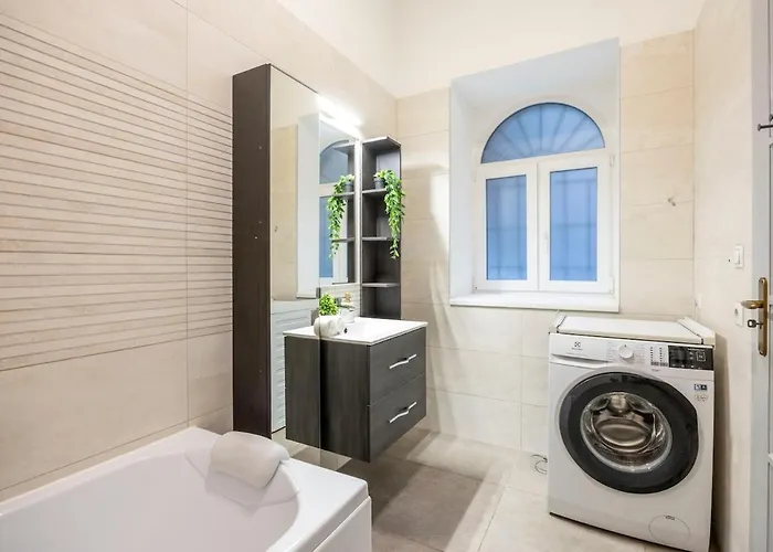 Superior -modern 3br *