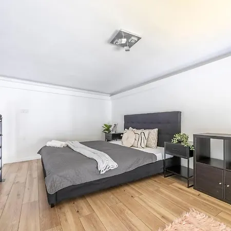 Superior -modern 3br