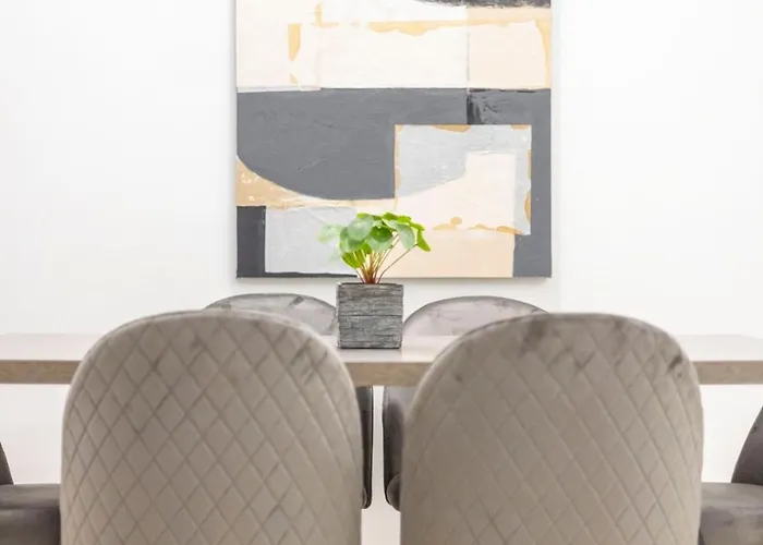 Superior -modern 3br *